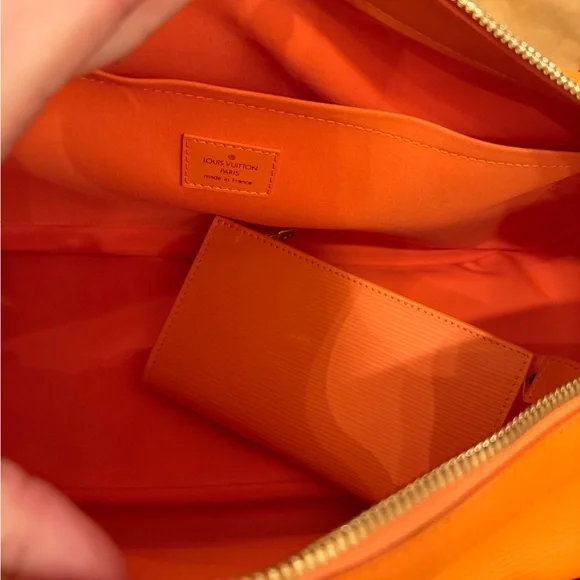 Very rare limited edition, Louis Vuitton orange epi leather yoga set - Picture 5 of 9
